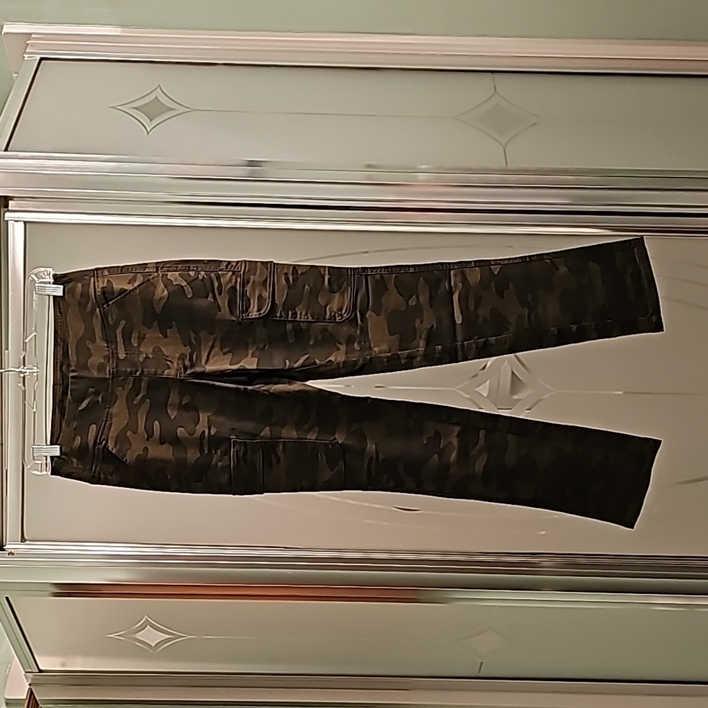 Belle by Kim Gravel Green Camo Regular TripleLux Twill Pants. BNWT. Never worn.